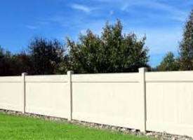 imagen de cerca de pvc compuesta por tablones horizontales y columnas en vertical